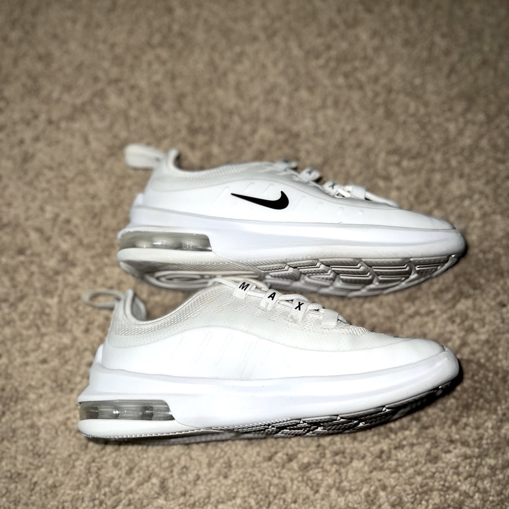 👟 Gently used Nike kids Airmax sneakers 👟